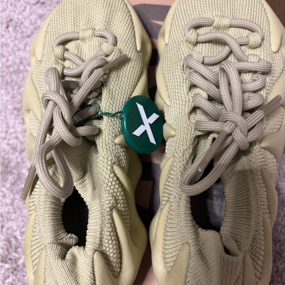 Yeezy RESIN Sneakers - Picture 1 of 4